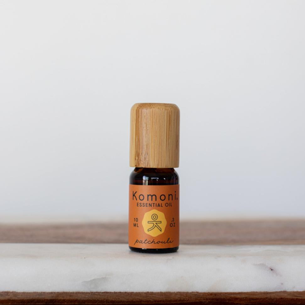 KOMONI Patchouli Essential Oil, 10 ml, product packaging